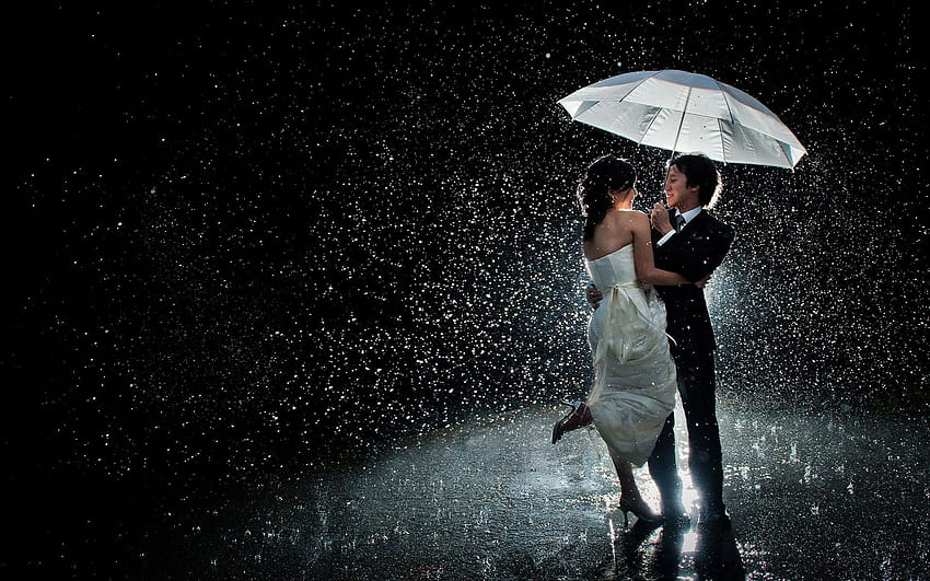 คู่รักโรแมนติก Love In Rain At Night คืนฤดูหนาวของคู่รัก วอลล์เปเปอร์ HD