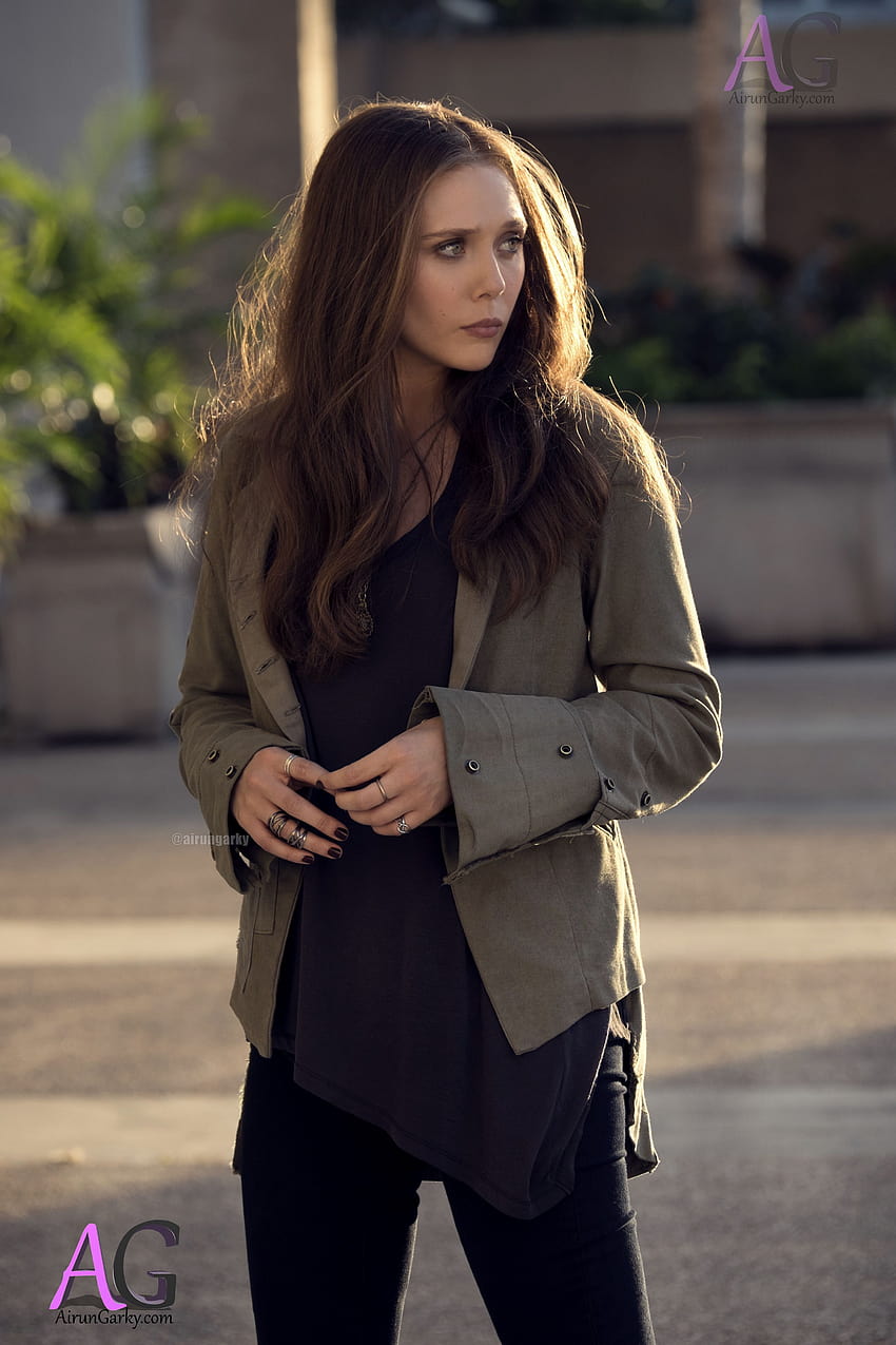 Елизабет Олсен като Алена вещица / Уанда Максимоф от HD тапет за телефон