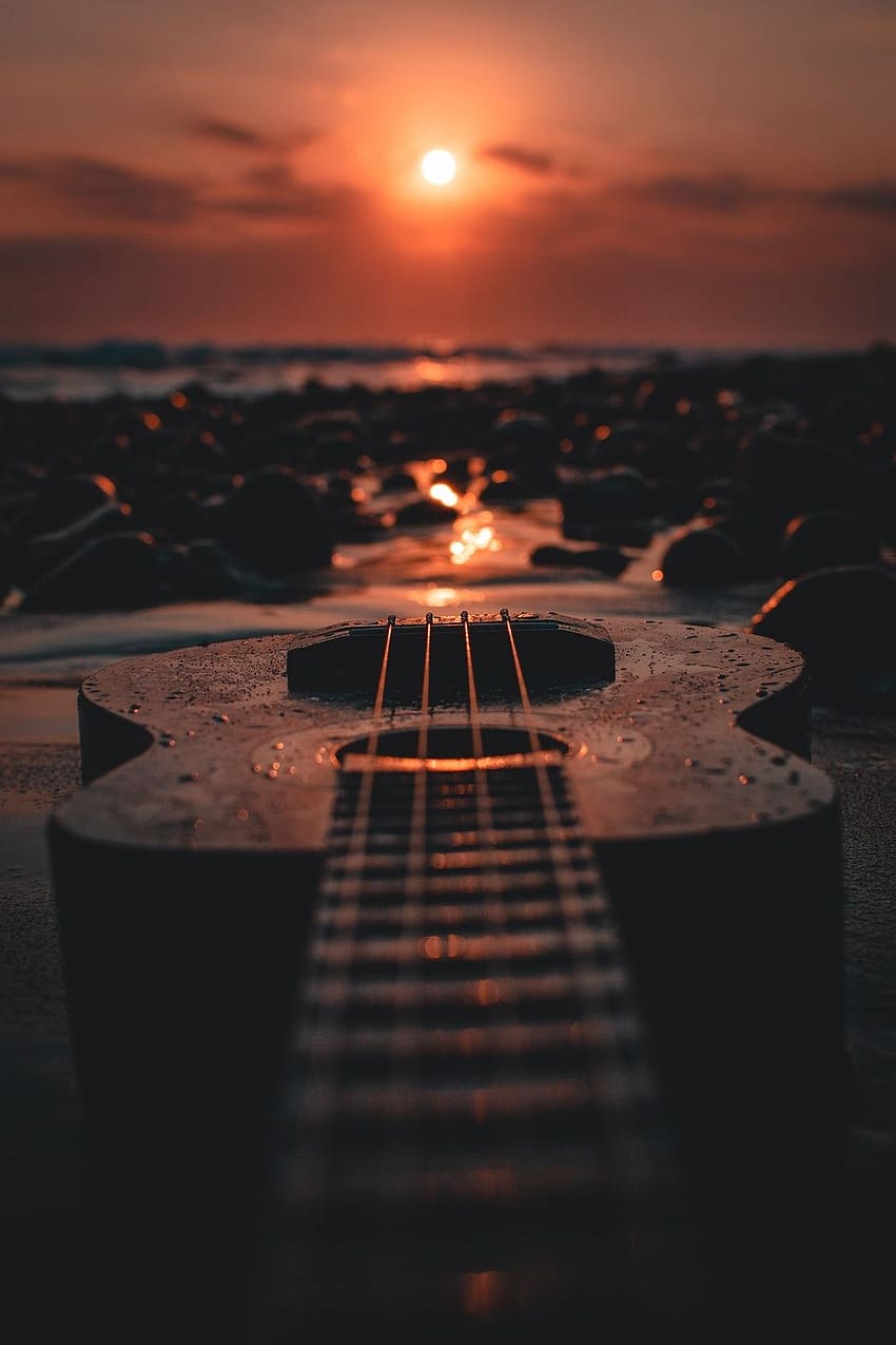 chitarra, mare, spiaggia, tramonto Sfondo del telefono HD