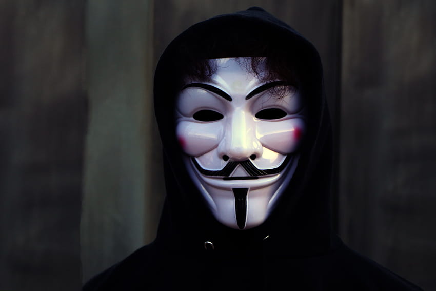 Hombre con máscara, anónimo, máscaras blancas, sudadera con capucha negra, máscara de Guy Fawkes, grafía, máscara anon fondo de pantalla