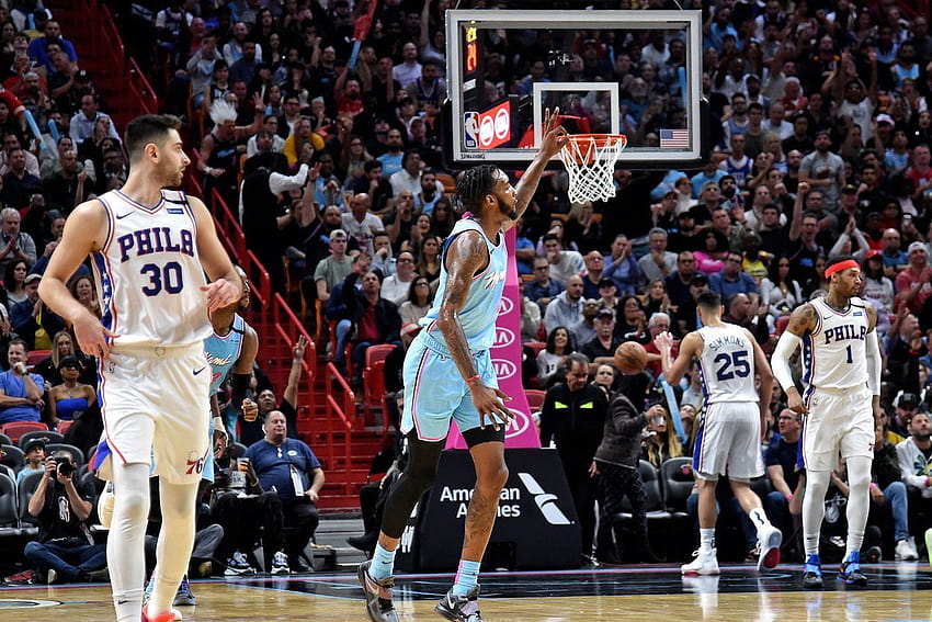 Kontes NBA Slam Dunk: Saksikan Derrick Jones Jr. dunk atas rekan setimnya Wallpaper HD