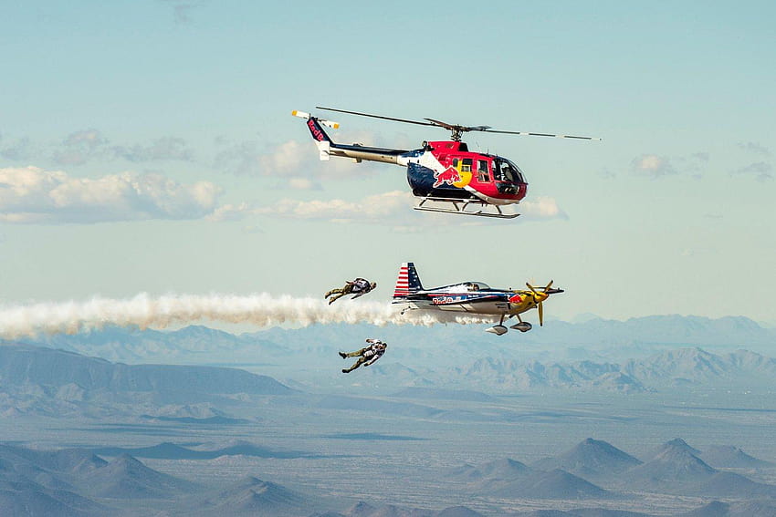 Видео на Red Bull Air Force Training Camp, отборът по висш пилотаж на летящите бикове HD тапет