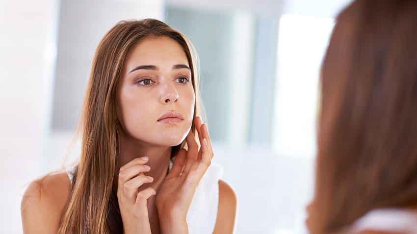 Sblocchi al mento potrebbero essere causati da acne ormonale, le donne devono affrontare macchie Sfondo HD
