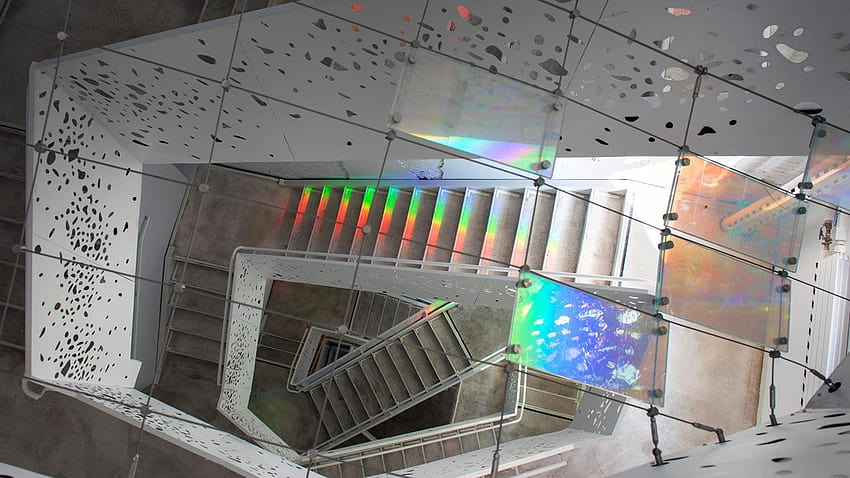 뉴욕 대학교 철학과 건물의 계단통 HD 월페이퍼