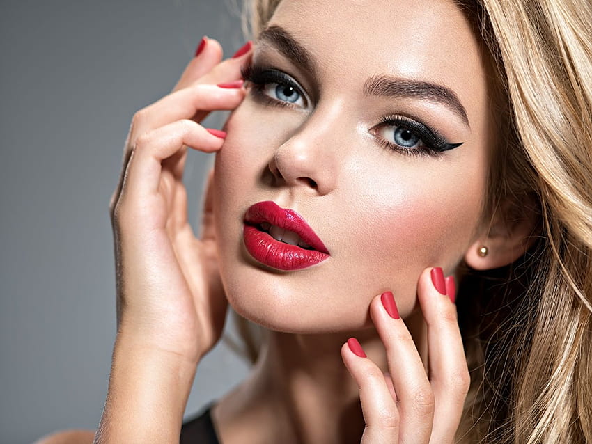 Manicura maquillaje hermoso rostro mujer joven, niña de labios rojos fondo de pantalla