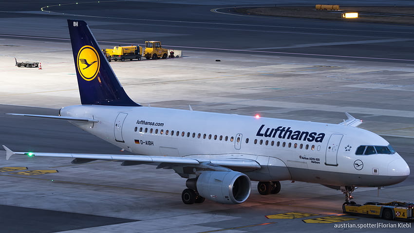 File:Lufthansa Airbus A319 D HD wallpaper