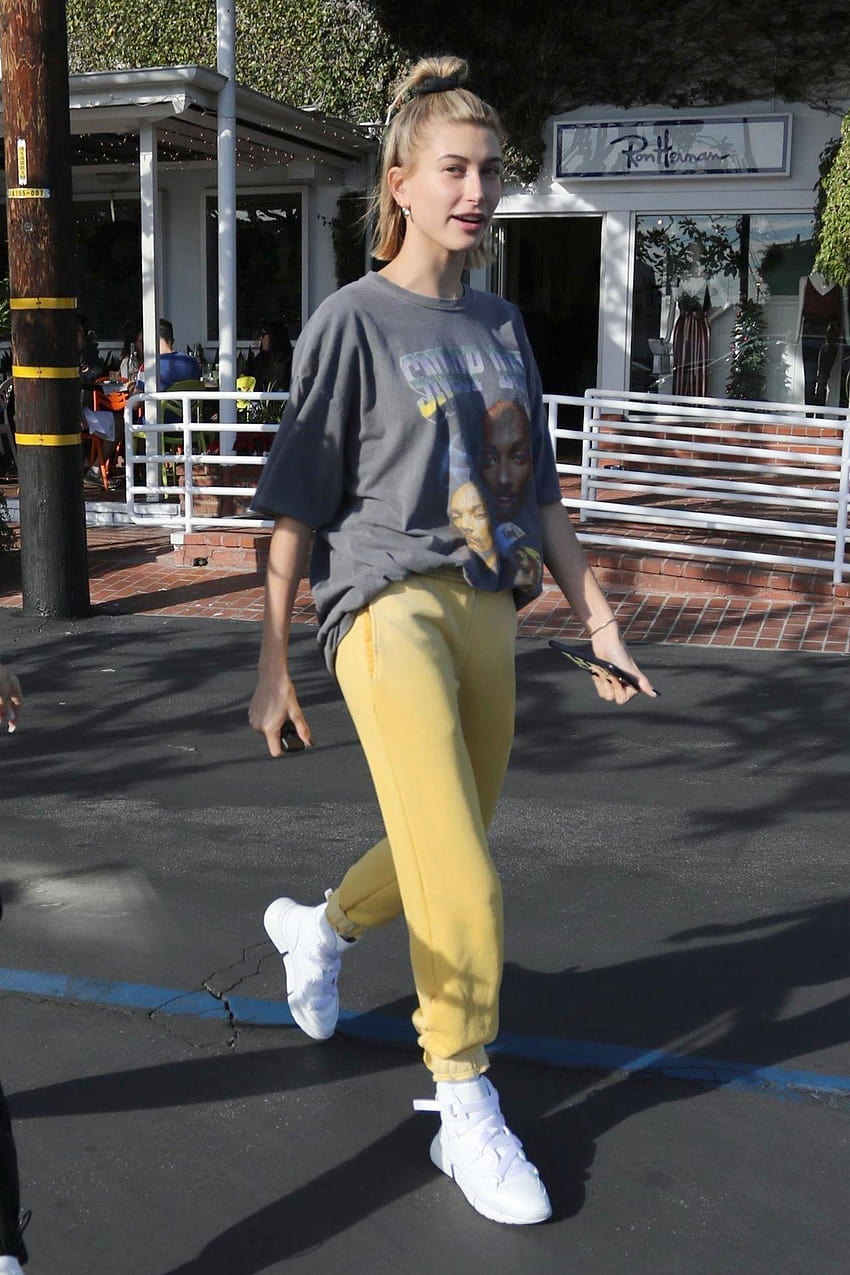 Hailey Rhode Bieber in un centro commerciale a Beverly Hills 20/12/2018 Sfondo del telefono HD