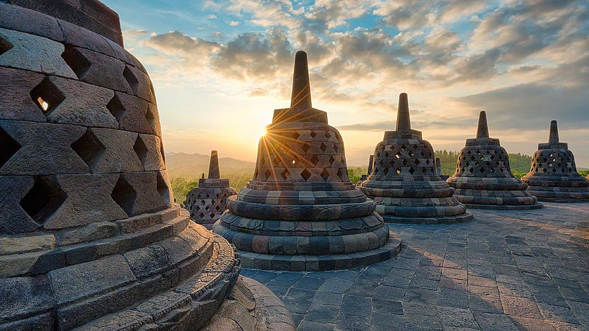 Genießen Sie den Sonnenaufgang von Candi Borobudur und genießen Sie den Sonnenaufgang von Candi Borobudur mit Megah HD-Hintergrundbild