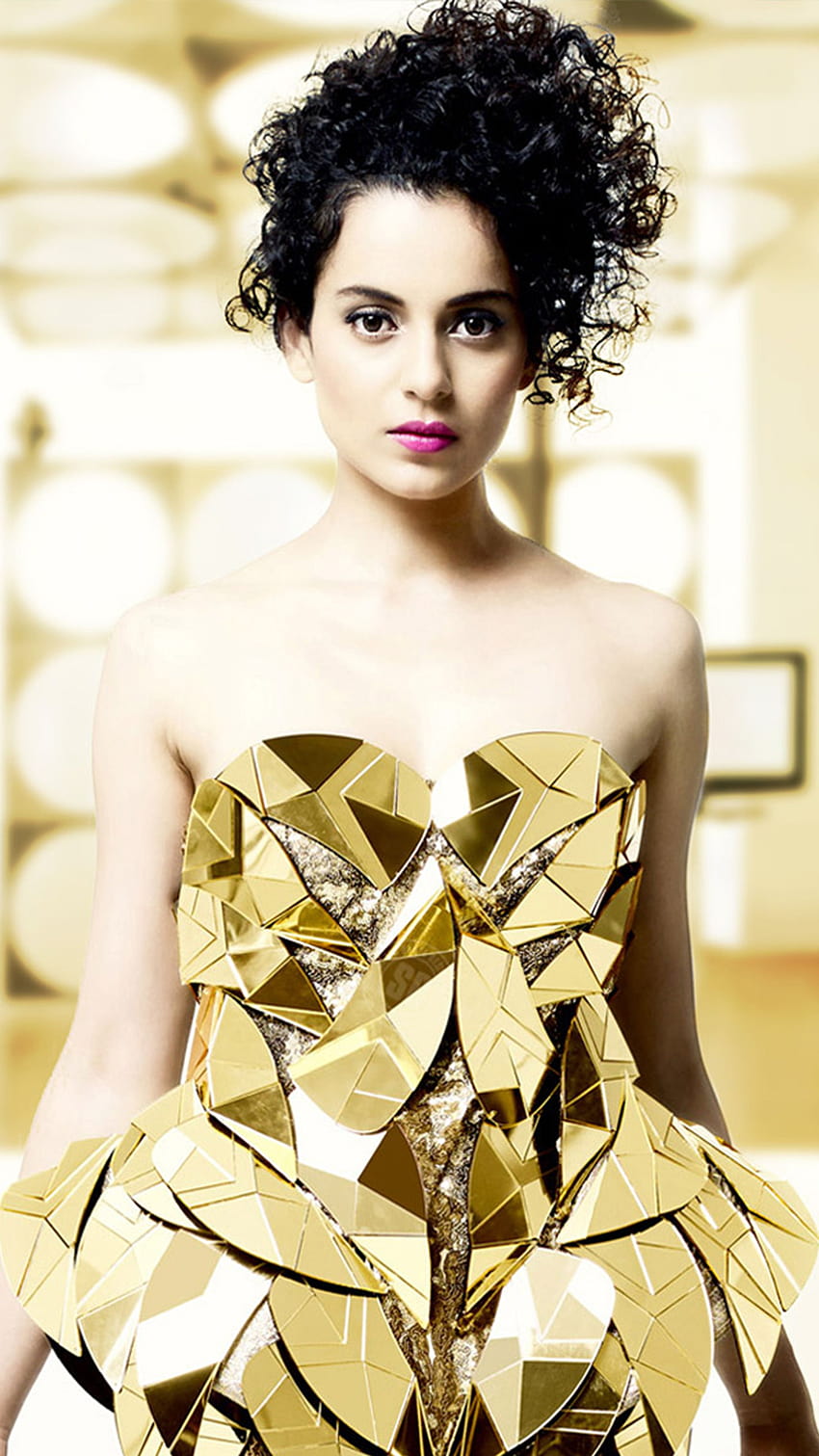 Kangana Ranaut im goldenen Metallic-Kleid Ultra Mobile, Kangna Ranaut HD-Handy-Hintergrundbild