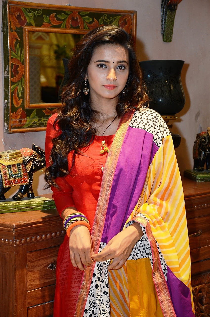 Shivani Surve Marathi นักแสดงหญิง วอลล์เปเปอร์โทรศัพท์ HD