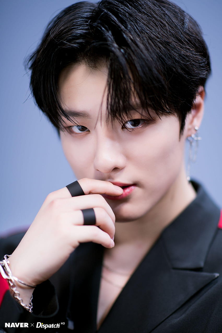 Cho Seungyoun là một nghệ sĩ tài năng và đầy cá tính, người đã giành được sự yêu thích của nhiều người hâm mộ. Hình ảnh liên quan sẽ giúp bạn hiểu thêm về phong cách thời trang và vẻ đẹp của anh ấy.