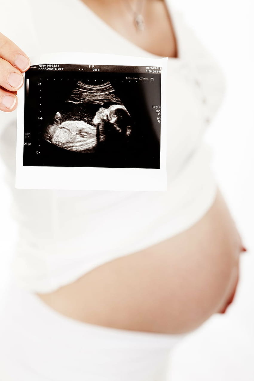 : persona con papel de ultrasonido, bebé, vientre, mamá bebé en el vientre fondo de pantalla del teléfono