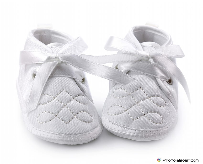 Trois chaussures de bébé nouveau-né, garçons et filles Fond d'écran HD