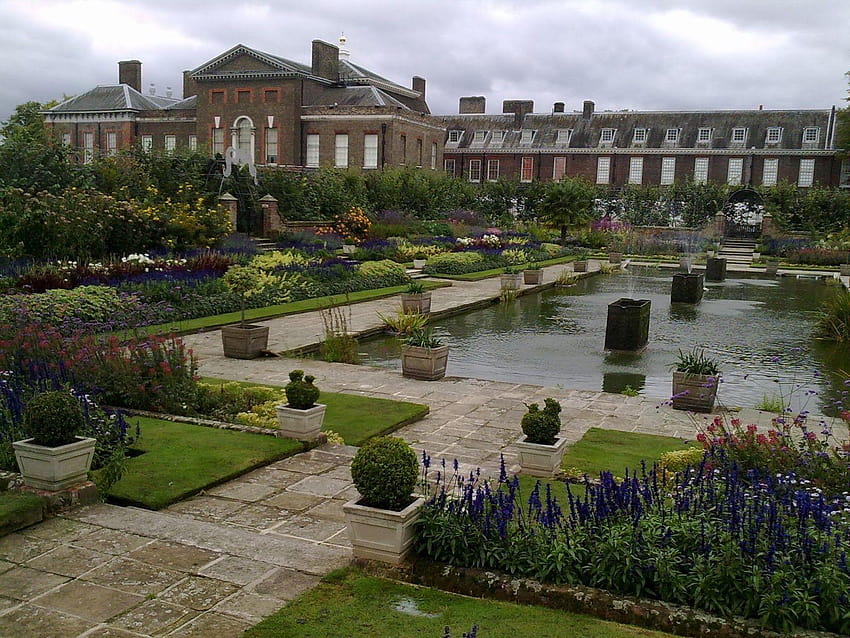 Princess Diana Honored With New Kensington Palace Garden