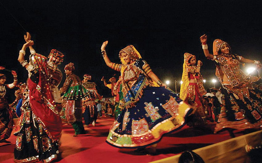 Garba und Dandiya spielen in Navratri und Hintergründen, Gujarati-Mädchen HD-Hintergrundbild