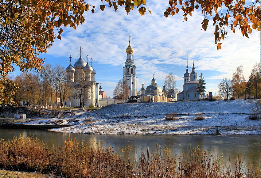 ธรรมชาติ ภูมิทัศน์ สถาปัตยกรรม เมฆ น้ำ ต้นไม้ รัสเซีย ฤดูหนาว หิมะ แม่น้ำ โบสถ์ หอคอย ใบไม้ ข้าม / และพื้นหลังมือถือ ฤดูหนาวรัสเซีย วอลล์เปเปอร์ HD