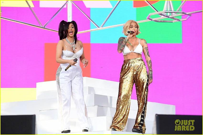 Pregnant Cardi B Brings the Party to Coachella 2018 With Chance the, cardi b cartoon HD wallpaper
