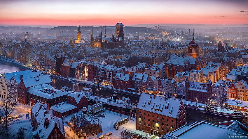 Winter in Gdansk, Poland [2048 x 1024] : HD wallpaper