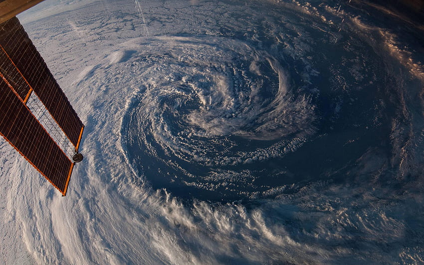 ISS Hurricane Space View, badai Wallpaper HD