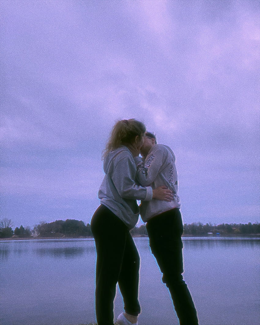 Lesbian couple kiss HD wallpapers | Pxfuel