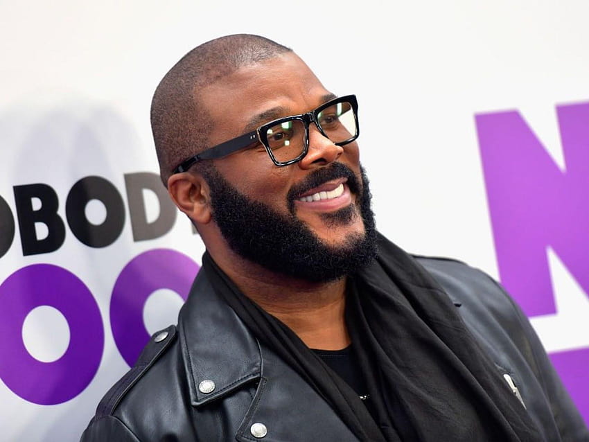 Tyler Perry Pays Off $430,000 Worth of Layaways in Georgia HD wallpaper