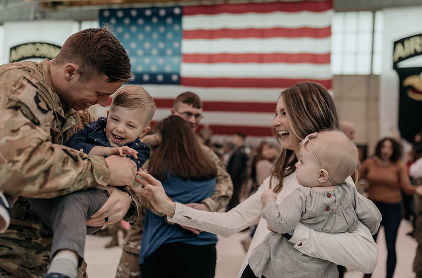 Grab your Tissues...Welcome Home Soldier! [Fort Campbell Homecoming grapher] HD wallpaper