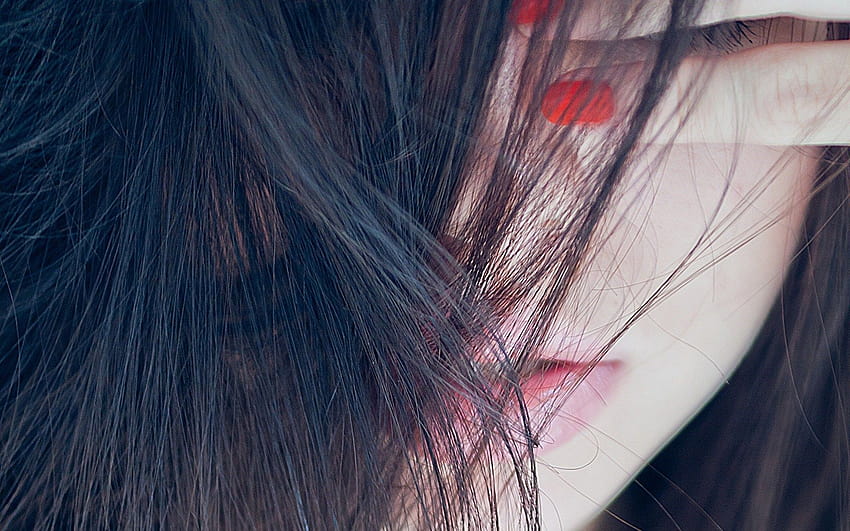 女の子の顔に赤い爪と毛、フェイス カバー ガール 高画質の壁紙