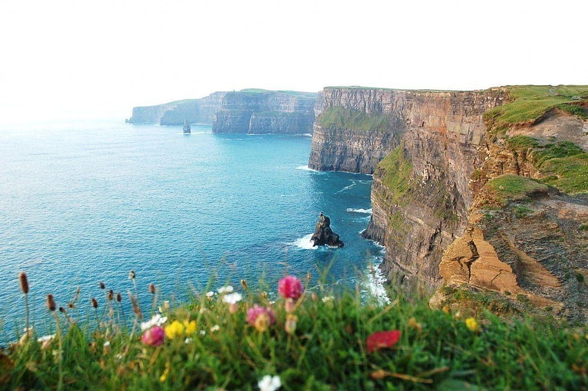 Breathtaking Ireland: Tựa như một bức tranh hoàn hảo, mỗi khung cảnh tại Ireland đều khiến người ta trầm trồ khen ngợi. Với kiến trúc quyến rũ và thiên nhiên hoang sơ, độc đáo, không gì tuyệt đẹp hơn khi chiêm ngưỡng những hình ảnh về Breathtaking Ireland.