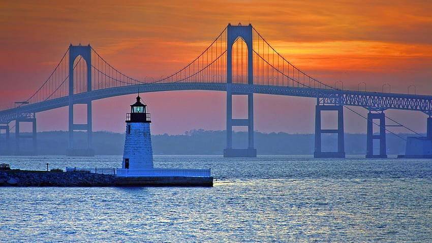 Claiborne Pell Newport Bridge und Newport Harbour Light in Newport, Rhode Island HD-Hintergrundbild