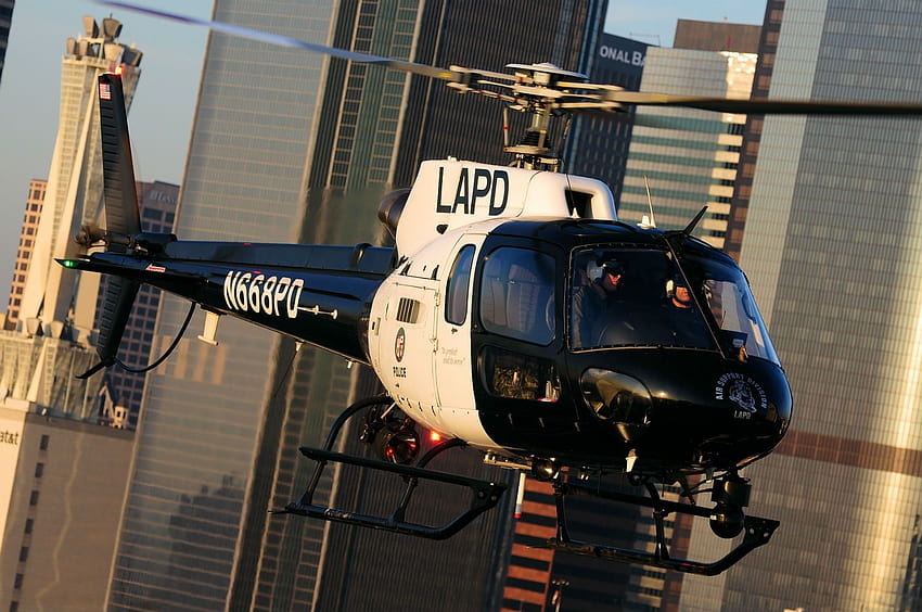 Aufrufe, die US-Strafverfolgungsbehörden zu „entfinanzieren“, setzen die Luftfahrtbudgets der Polizei auf Hackklotz, Lapd-Hubschrauber HD-Hintergrundbild