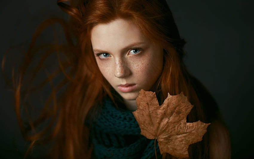 Freckles girl, maple leaf 1920x1200 , maple leaf women HD wallpaper