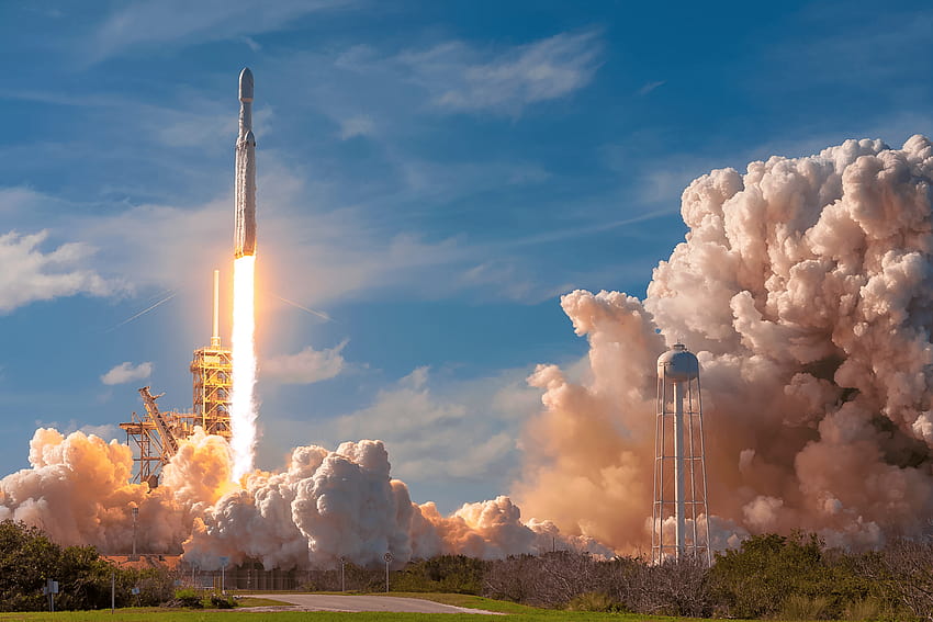 Behind the lens at SpaceX's historic Falcon Heavy launch, spacex launch HD wallpaper