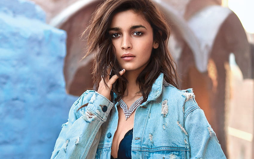 Alia Bhatt loves her cropped jackets, denim to suede. These throwback pics  are proof - India Today