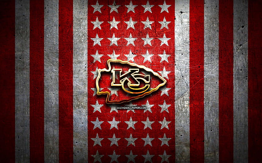 Flaga Kansas City Chiefs, NFL, czerwone białe metalowe tło, drużyna futbolu amerykańskiego, logo Kansas City Chiefs, USA, futbol amerykański, złote logo, Kansas City Chiefs o rozdzielczości 2880x1800. Wysoki Tapeta HD