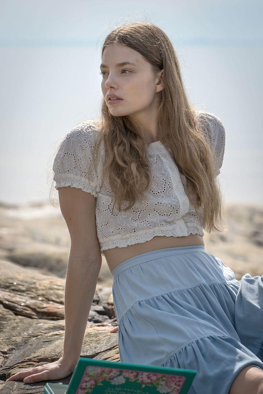 Kristine Froseth as Nola Kellergan in The Truth About the Harry HD phone wallpaper