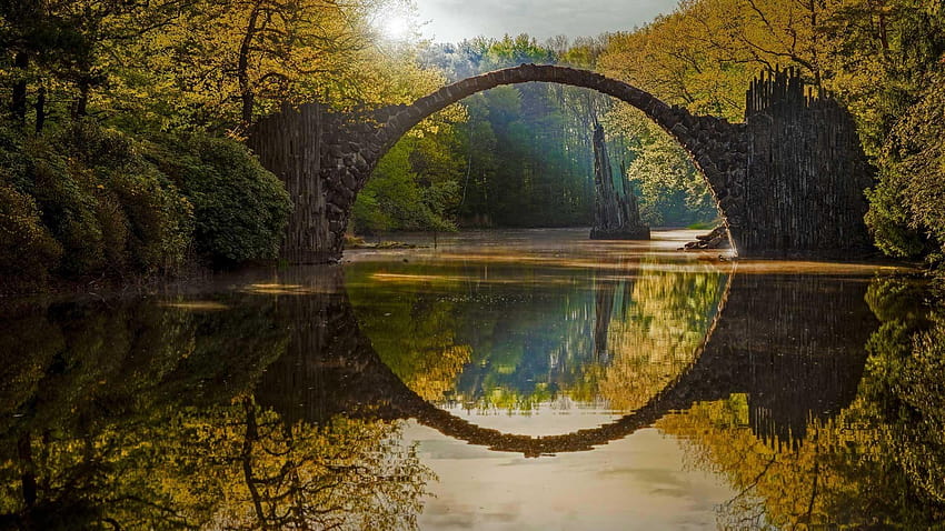 Taman, pohon, kolam, musim gugur, lengkungan batu, sinar matahari, kolam musim gugur Wallpaper HD