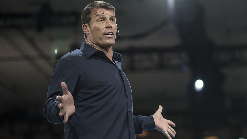 The best investors in the world share these traits, says Tony Robbins HD wallpaper