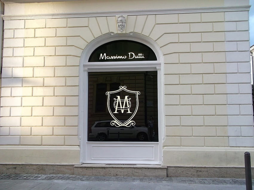 Sibiu Glimpses: Massimo Dutti and Zara Stores on Nicolae Balcescu Boulevard HD wallpaper