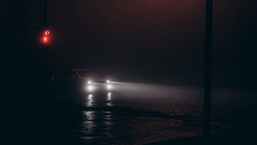 1600x900 noc, ciemność, droga, mgła, sygnalizacja świetlna, samochód panoramiczny 16:9 tła, ciemna droga z mgłą Tapeta HD