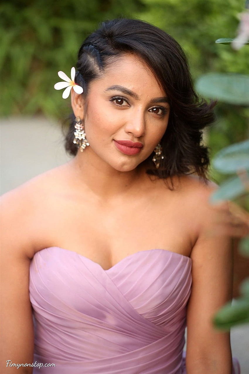 Tejaswi madivada telugu actress gallery HD phone wallpaper