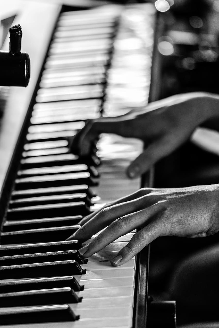 osoba grająca na pianinie, pianinie, zajęcia rekreacyjne, muzyka, klawiatura muzyczna w stylu vintage Tapeta na telefon HD