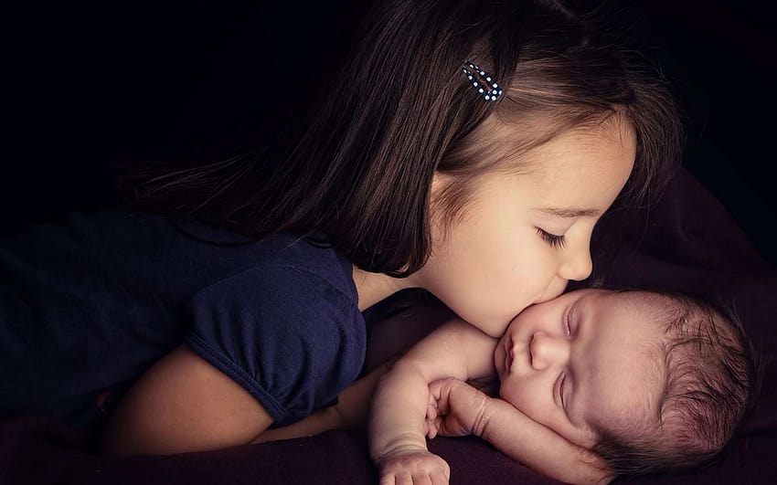 A Cute Babies Baby Girls Kissing, frère soeur Fond d'écran HD