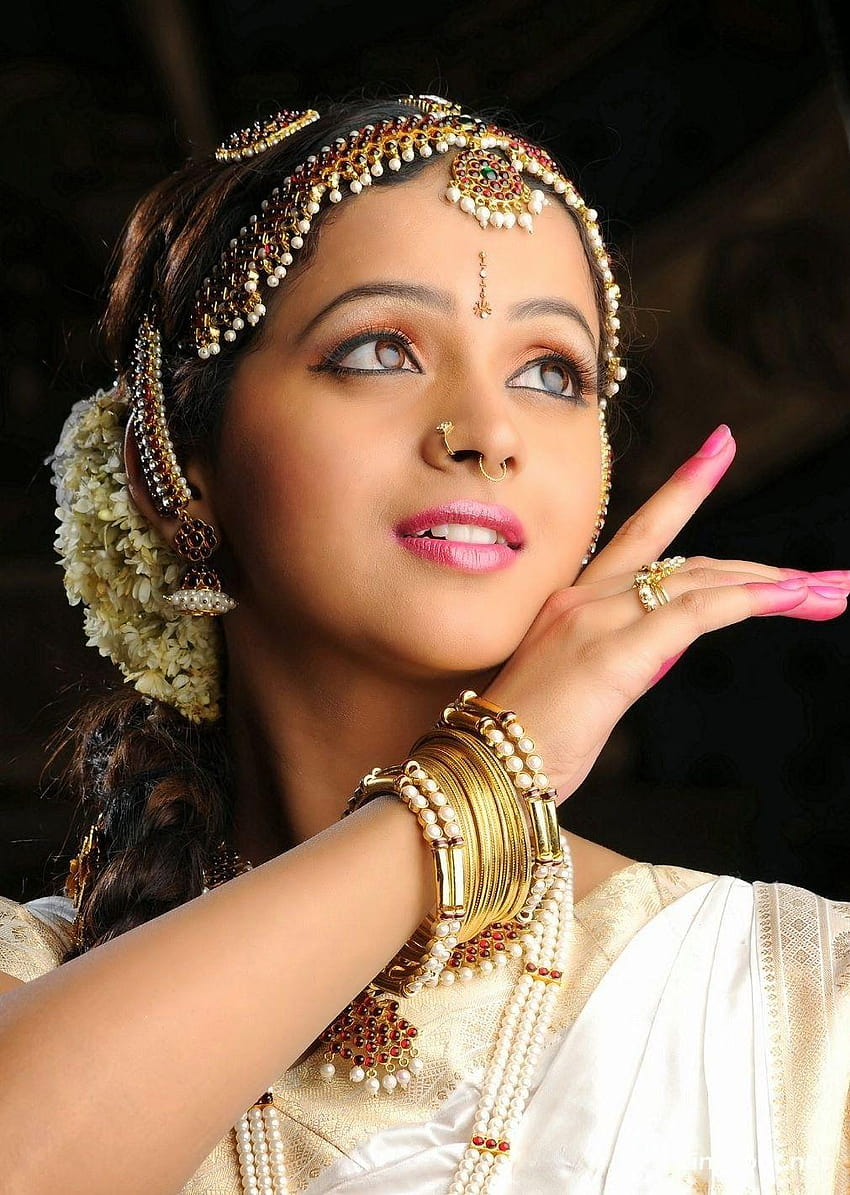 South Indian Actress Bhavana Hot and, sanchita banerjee HD phone wallpaper