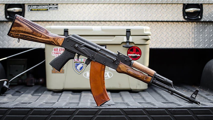 AK 47 ปืนไรเฟิลจู่โจมทหาร 1366x768 ลบ วอลล์เปเปอร์ HD