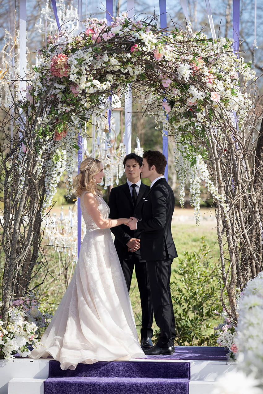 Vampire Diaries: งานแต่งงานใหม่ของสเตฟานและแคโรไลน์ แคโรไลน์และสเตฟาน วอลล์เปเปอร์โทรศัพท์ HD