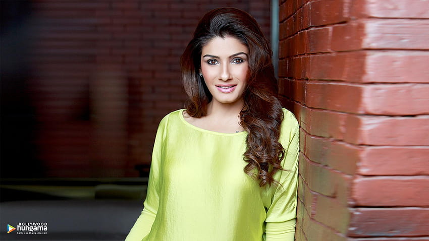 Raveena Tandon HD wallpaper