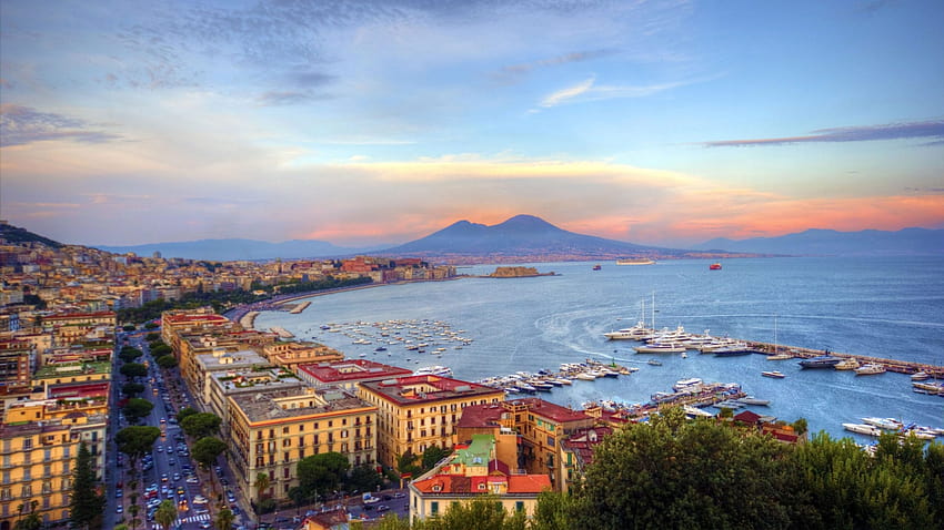 Küstenstadt Neapel in Italien und der Vesuv • Für Sie HD-Hintergrundbild