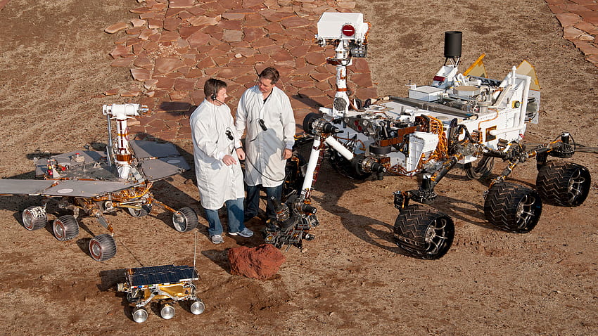 Curiosity gezgini ile önceki mars gezgini arasındaki boyut karşılaştırması HD duvar kağıdı