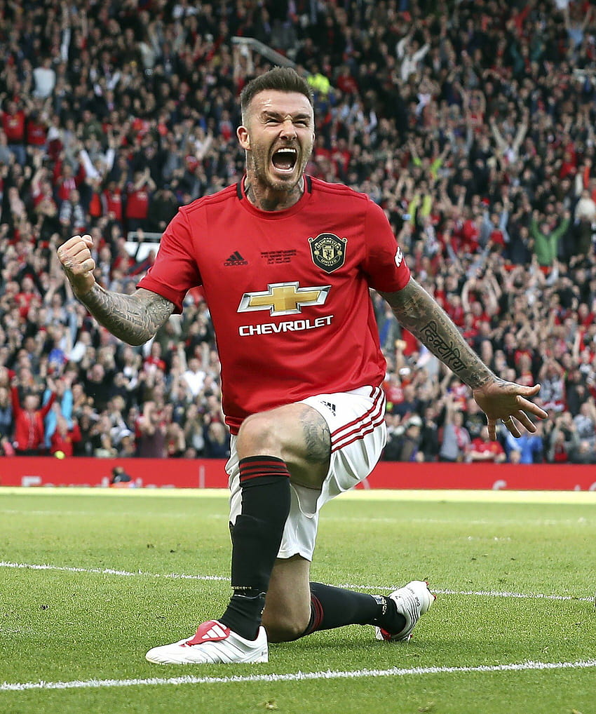 Beckham scores as United faces Bayern 20 years after CL win, david beckham manchester united HD phone wallpaper