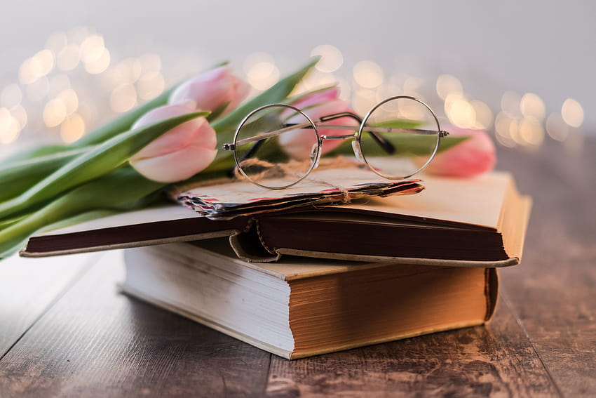Eyeglasses On A Book · Stock, buku HD wallpaper